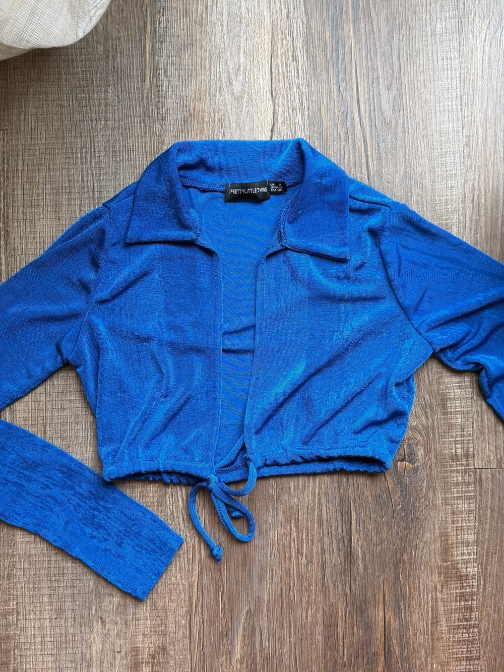 PrettyLittleThing Blue Tie-Front Cropped Top